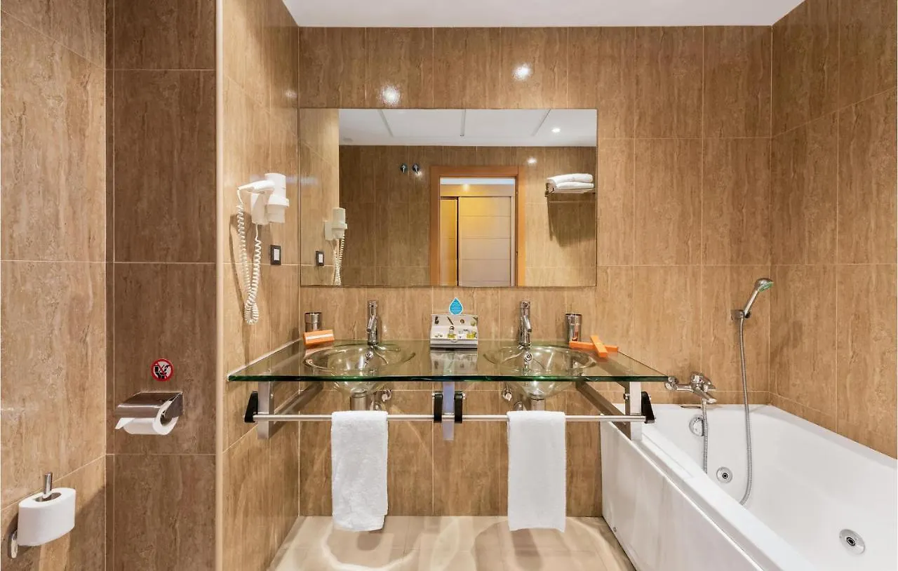 Amazing Apartment In Estepona With Wifi