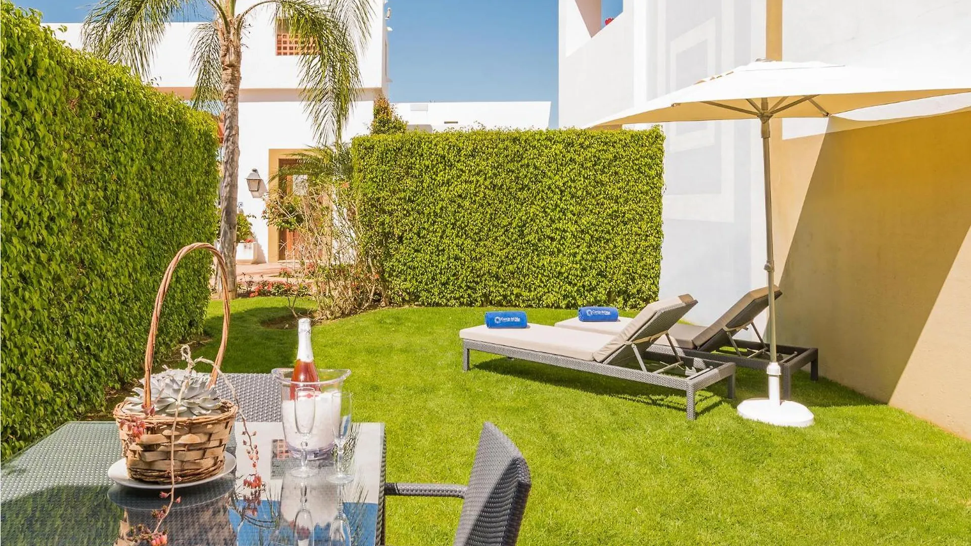 Amazing Apartment In Estepona With Wifi